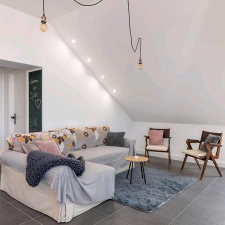 Just Like This - Cityapartment With Netflix Split Exterior foto